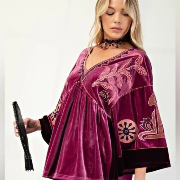 Embroidered Velvet Top in Rich Magenta♥️ Size 1X NWT - Picture 3 of 3
